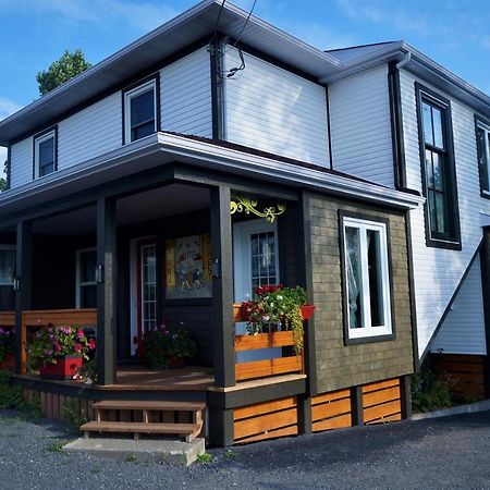 Gite Grand Moment Bed & Breakfast Cabano Eksteriør bilde
