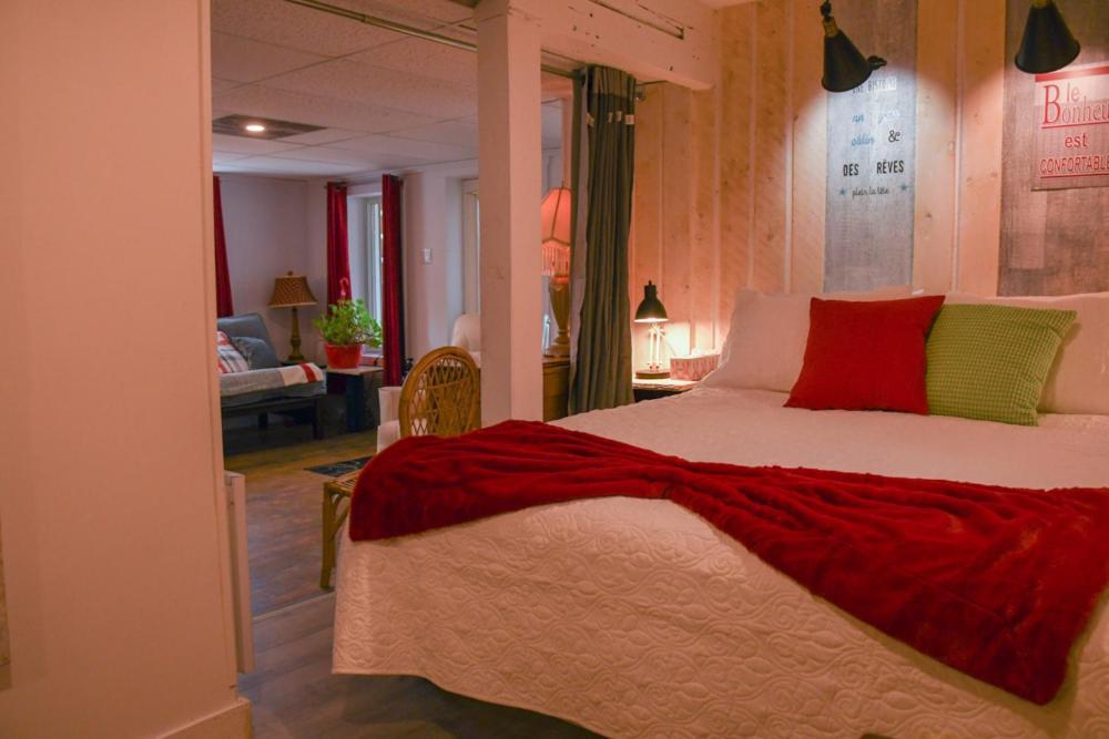 Gite Grand Moment Bed & Breakfast Cabano Eksteriør bilde