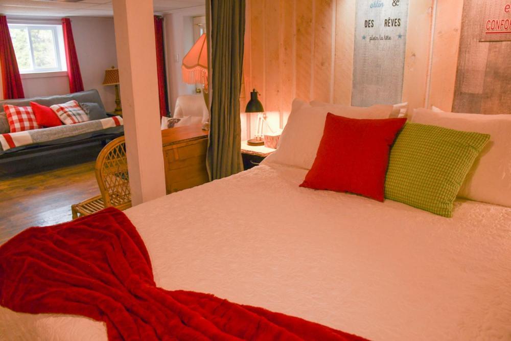 Gite Grand Moment Bed & Breakfast Cabano Eksteriør bilde